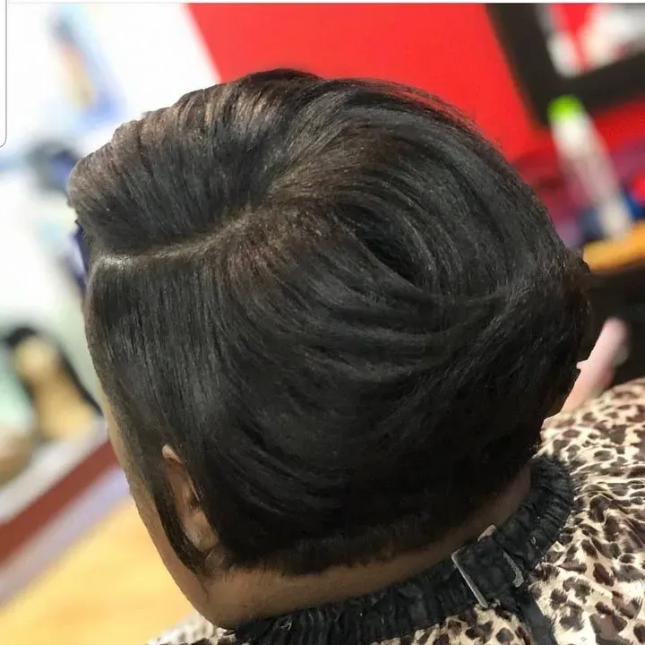 https://cdn.salonspotlight.com/photos/01CUNyFFaEJeeji1G7EX/8df80c49-9962-492e-9e65-3e00aa9b4f15_720x720