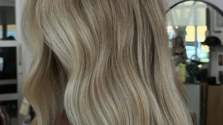 https://cdn.salonspotlight.com/photos/01OMluZ81r7bVq4IQM7R/9f676e18-397e-4aaa-9c5b-791d2614aae0_720x720
