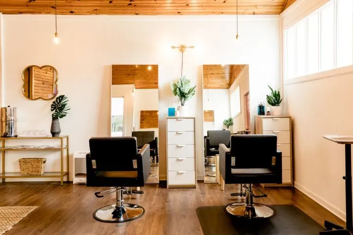 https://cdn.salonspotlight.com/photos/01f5jCvNyH8tgzCtw3ap/0879f41d-9c64-4f8c-a2cf-3eba202c6fc0_720x720