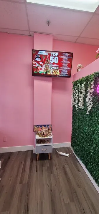 https://cdn.salonspotlight.com/photos/04UMnngqtLYVNA9S0dzt/52d6c862-3673-4153-8394-9c464cafb51b_720x720