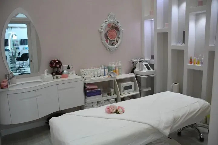 https://cdn.salonspotlight.com/photos/04nsmEywIKR4hz2vLLrY/297ce37a-afdf-43dc-a8d4-36290ded02d4_720x720