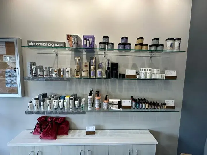 https://cdn.salonspotlight.com/photos/07iDrueRL2qbAWiUUc9u/353ce3d5-3a5d-4293-9646-70d373369763_720x720