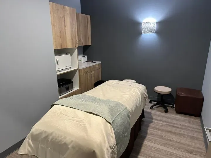 https://cdn.salonspotlight.com/photos/07iDrueRL2qbAWiUUc9u/3a8d6594-82ed-4a21-92b8-8364455c2693_720x720
