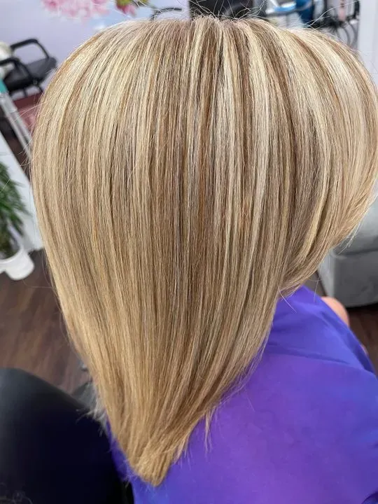 https://cdn.salonspotlight.com/photos/07oxIhuLaox6CH3rp3Bc/391bcac7-c780-4cfc-8f07-d2172b3e9059_720x720
