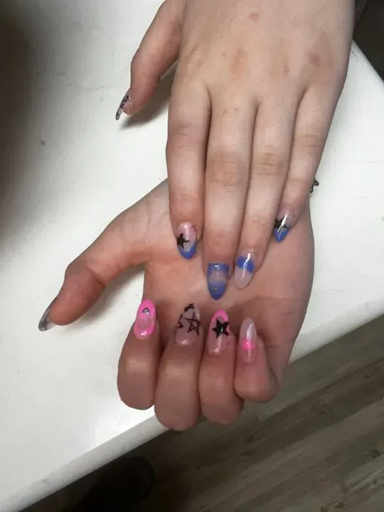 https://cdn.salonspotlight.com/photos/085aBwFSISMRVYGMpBFM/37b701d9-c884-4846-93cd-bdd978d84731_720x720