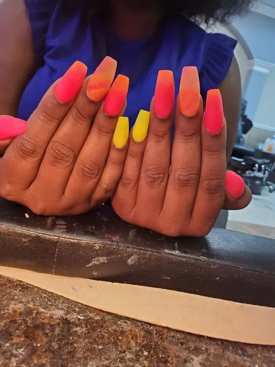 https://cdn.salonspotlight.com/photos/08inE7D7U3iJh3LRmZAl/0a740cbb-dcf6-4428-801c-2cf9345811da_720x720