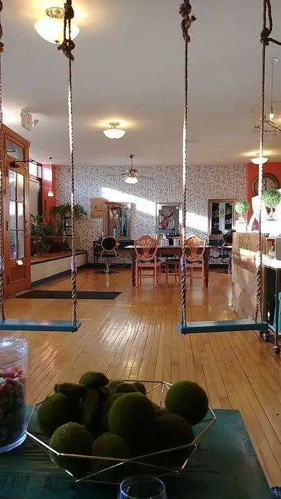 https://cdn.salonspotlight.com/photos/08wsejmrz7XyAayNgxEU/25aa1752-6bd7-4688-b669-1258bd9e9524_720x720