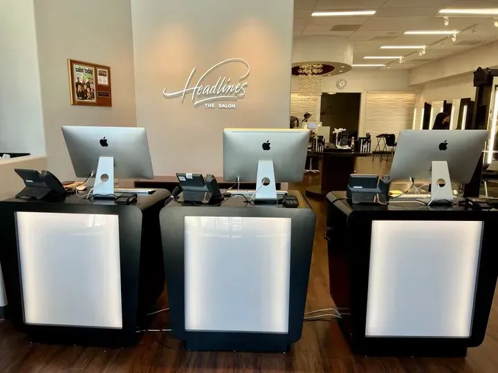 https://cdn.salonspotlight.com/photos/09h2YmBPq5H1onXciSOw/ca587847-aa42-4c7d-9064-3ffe36f1e87a_720x720