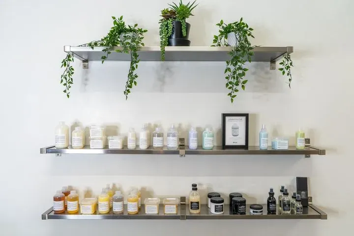 https://cdn.salonspotlight.com/photos/09k3kUQkuRQYOCTi2Yx3/8e021cde-34ac-467e-bca0-612e664aa585_720x720