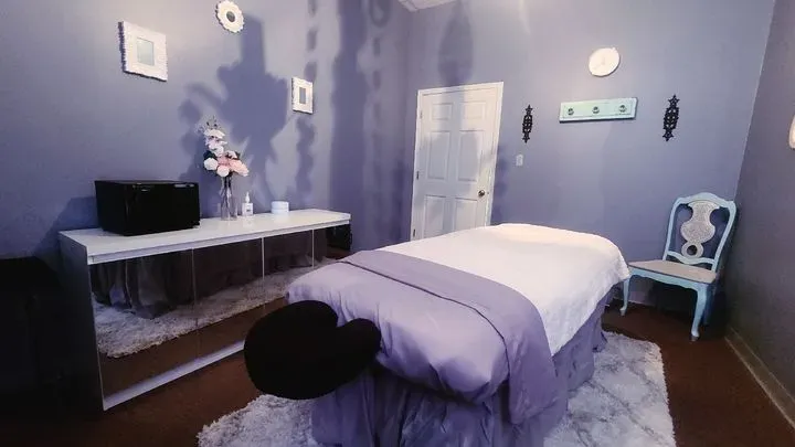 https://cdn.salonspotlight.com/photos/0A7GN4hcytTPEQWtnX6U/fc37eab1-f7fa-4c3c-b149-e7509aa36852_720x720