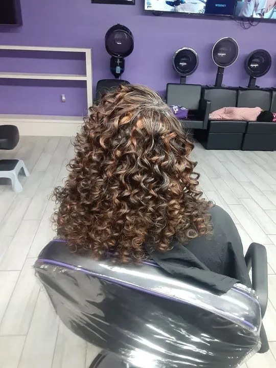 https://cdn.salonspotlight.com/photos/0BaptWULBJbrvCLg5l37/f728b360-d2a4-4d86-8743-f1daba1ead08_720x720