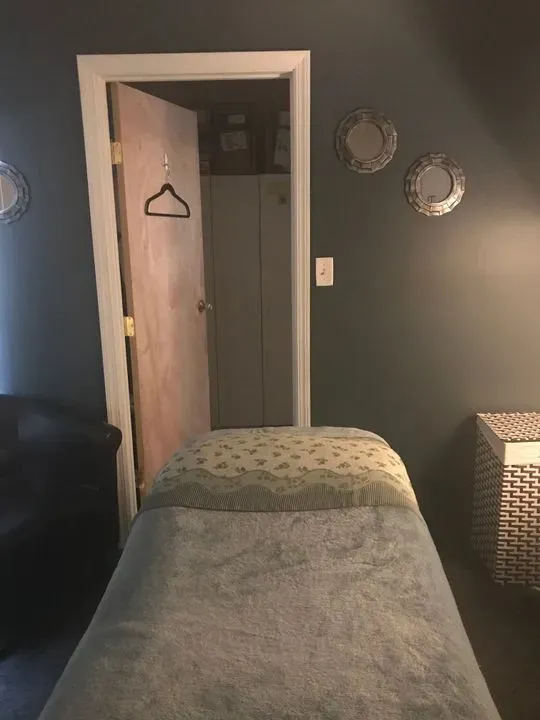 https://cdn.salonspotlight.com/photos/0FgQjSjr3W3D0y0ea7a0/4eb60e17-5060-4532-8d57-d3386827ff80_720x720
