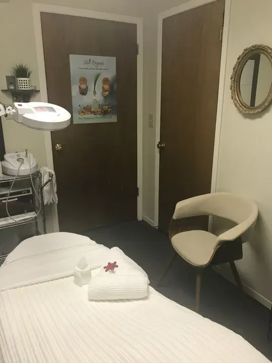 https://cdn.salonspotlight.com/photos/0FgQjSjr3W3D0y0ea7a0/8de38a26-c378-421b-aee4-0cd6525a8ab1_720x720