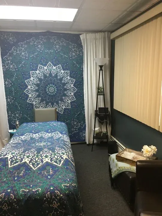 https://cdn.salonspotlight.com/photos/0FgQjSjr3W3D0y0ea7a0/901d73c5-84ff-4347-8f33-976e76b3d279_720x720