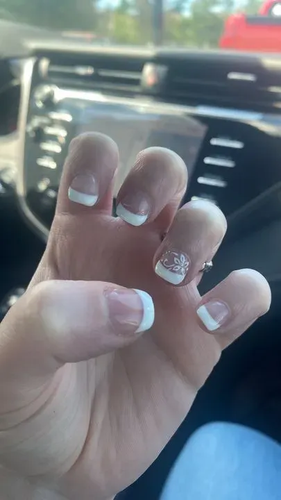 https://cdn.salonspotlight.com/photos/0FmfDyPnrQKVaDbIRq1y/e9a1149d-f144-40c1-bc17-e8d918af86c6_720x720