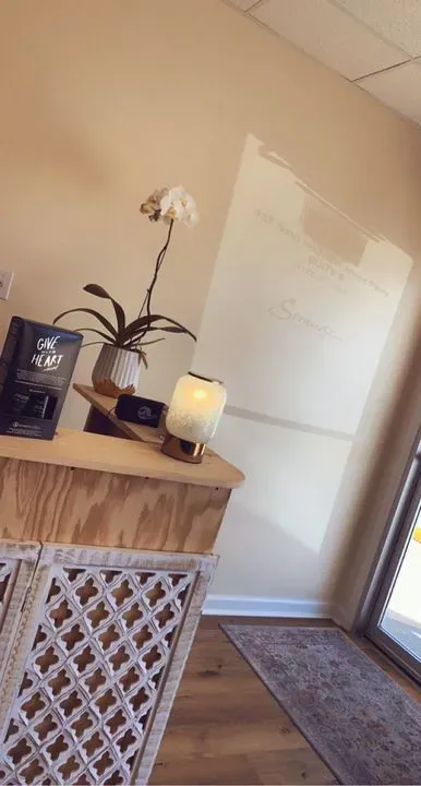 https://cdn.salonspotlight.com/photos/0Ftjtu3YLVhFJlUa8mYO/e3e7ebd6-1ad7-43ff-a043-7b8e81635eb8_720x720