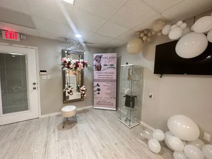 https://cdn.salonspotlight.com/photos/0G1HxEw2CVwoY8bBM6Jj/c0bf9300-861d-4327-be9e-4245ff0df08d_720x720