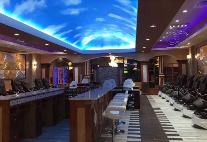 https://cdn.salonspotlight.com/photos/0JUKBCdL8NKB2doY3jru/05dc0672-12c9-42f0-ac67-9bfdeab03526_720x720
