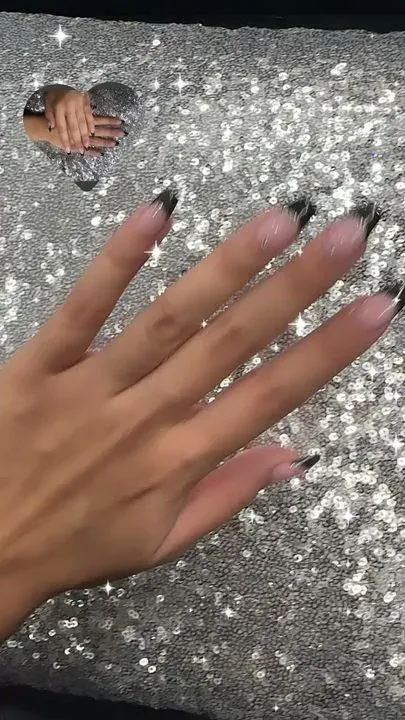 https://cdn.salonspotlight.com/photos/0L4N9qZv37KoESrx1MGm/08226a70-b52b-492d-a53b-56c06cfc2f40_720x720