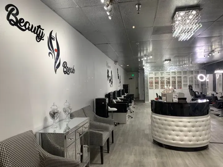 https://cdn.salonspotlight.com/photos/0L4N9qZv37KoESrx1MGm/5ff601db-d5f2-4c1b-9fbf-e4a36ee55987_720x720