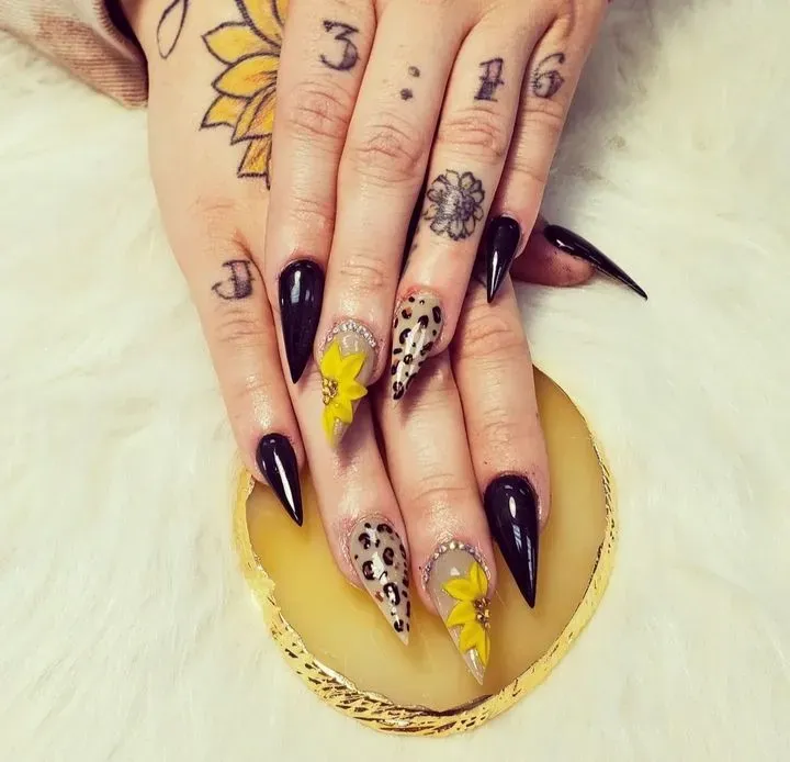https://cdn.salonspotlight.com/photos/0N7KFwKXW6LK5XFnQj5A/68c38b88-043b-4c67-afaa-b62aa0040687_720x720