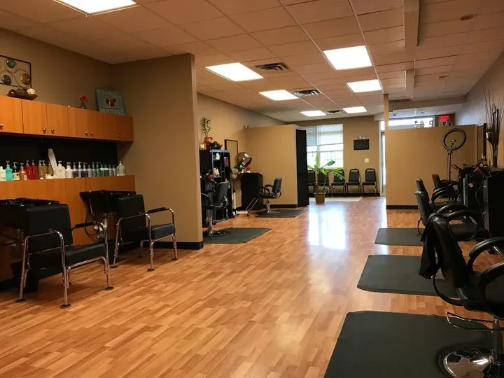 https://cdn.salonspotlight.com/photos/0NrDc1uQYiMRf3nIWCLf/6a2b587e-1421-4b12-8e1e-bfb59717f6c2_720x720