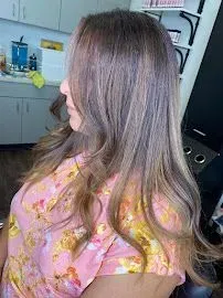 https://cdn.salonspotlight.com/photos/0NxP7GoDmENDzyGCbnQW/96abd9e7-07eb-438c-bd40-19cff2bf087f_720x720