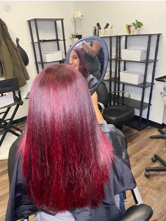 https://cdn.salonspotlight.com/photos/0NxP7GoDmENDzyGCbnQW/d22b9323-c484-430d-a39a-08d2e5949f01_720x720