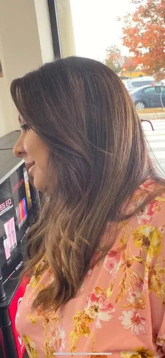https://cdn.salonspotlight.com/photos/0NxP7GoDmENDzyGCbnQW/d602842b-b135-44ef-a0a4-00d8c365d6fb_720x720
