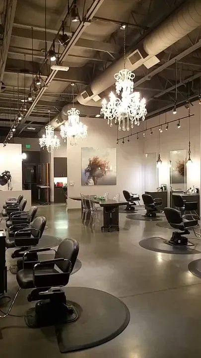 https://cdn.salonspotlight.com/photos/0Q6GuxkhLrx5xUtLhSXl/15adcafd-57b1-4290-88df-0c886a0d3264_720x720