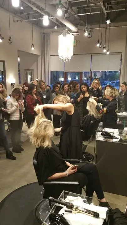 https://cdn.salonspotlight.com/photos/0Q6GuxkhLrx5xUtLhSXl/6486575c-736a-4f29-af0e-fe30215f3b5c_720x720