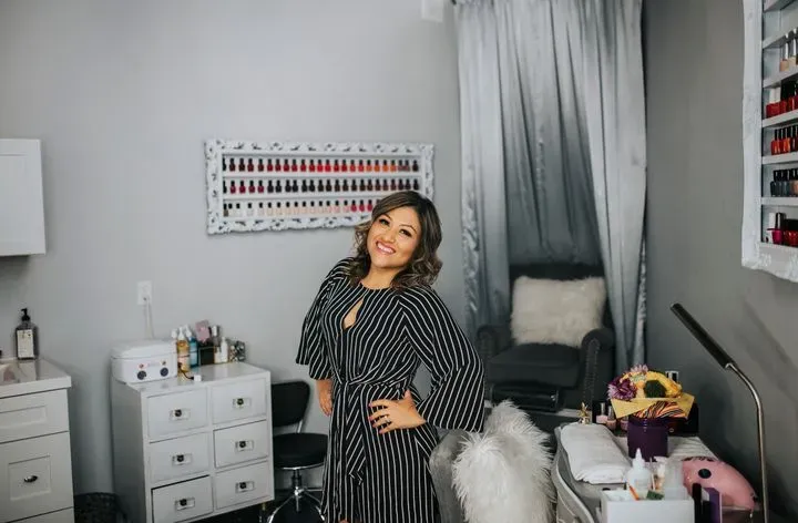 https://cdn.salonspotlight.com/photos/0QEhy5xOPoDdoQHZ2ceA/157e174b-959b-4c1c-9350-48dc024a355e_720x720