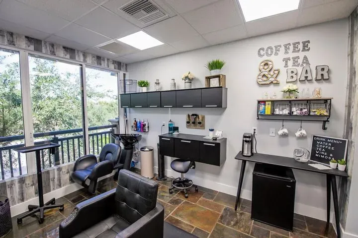 https://cdn.salonspotlight.com/photos/0QEhy5xOPoDdoQHZ2ceA/49ecd974-5f6c-437f-afb0-da77ad651fa0_720x720