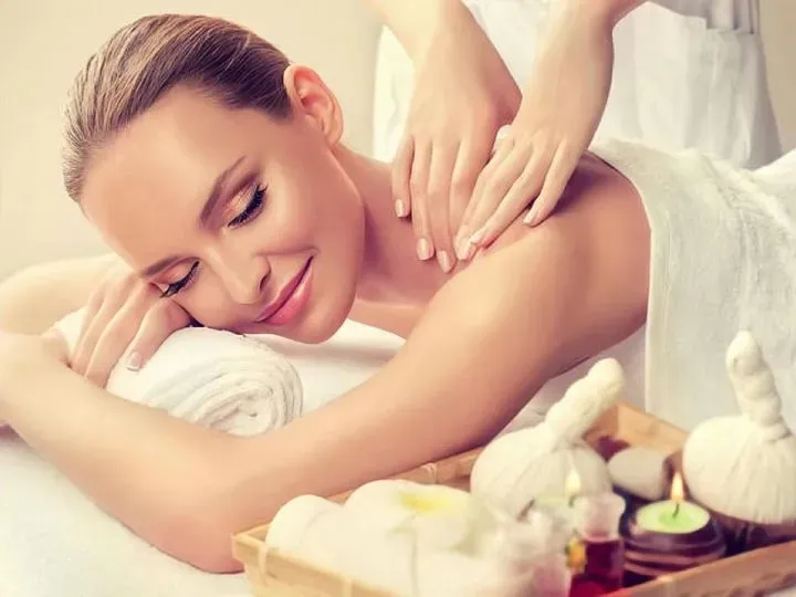 https://cdn.salonspotlight.com/photos/0QbyhgwGV73lauMpn9Na/5e1035fe-be1e-4b3e-9d77-f06401942f7b_720x720
