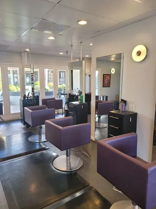 https://cdn.salonspotlight.com/photos/0RM8LlndgOWDgltvnYtf/32ca6822-e257-4b7e-b921-46ad546e9a64_720x720