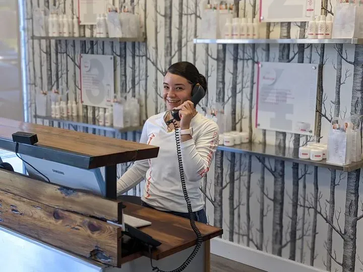 https://cdn.salonspotlight.com/photos/0UVsF2FvpNpRNxQRn7nM/383fc8f4-e587-44a3-84d9-8a2c450f353e_720x720