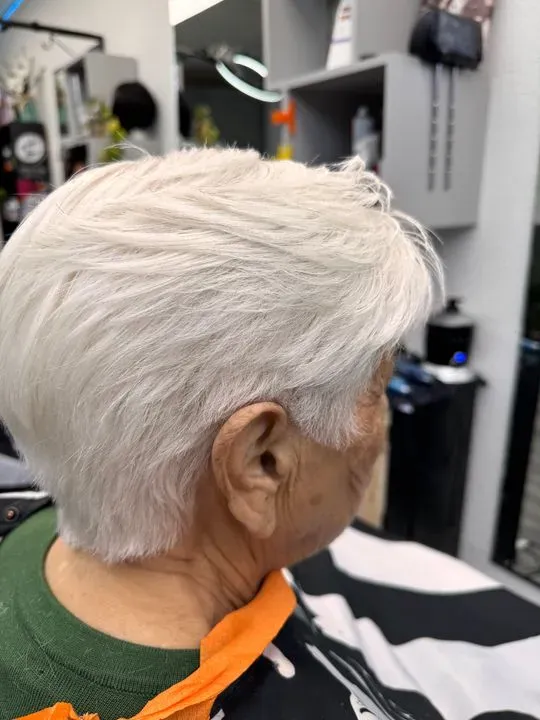 https://cdn.salonspotlight.com/photos/0V4HecxYjLZuNxifzZYh/01c52ca2-5795-4b04-b2d9-327d66b3430c_720x720