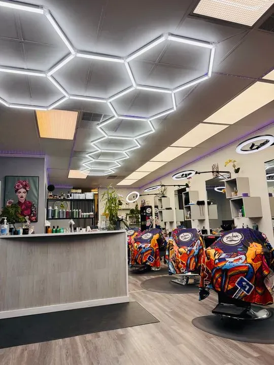 https://cdn.salonspotlight.com/photos/0V4HecxYjLZuNxifzZYh/a614a97e-a6ab-46f1-b6e9-985f529a7f4a_720x720