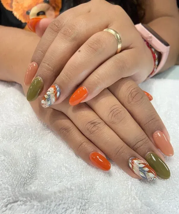 https://cdn.salonspotlight.com/photos/0W6b9CQP8mklP1PKJ988/b9df899c-edd2-446c-a3c1-444dd0e3be93_720x720