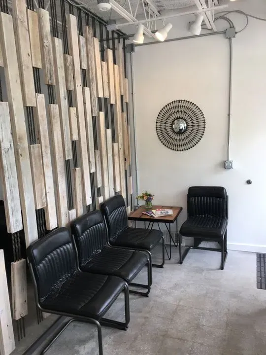 https://cdn.salonspotlight.com/photos/0X6fToiw9OAK6JRiAOTZ/a7cc0efe-1d19-41dd-8249-78323924d16c_720x720