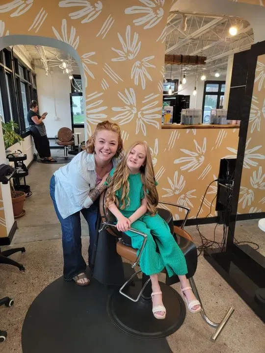 https://cdn.salonspotlight.com/photos/0X6fToiw9OAK6JRiAOTZ/f203eaf4-6567-4351-83ee-5ee724e71d43_720x720