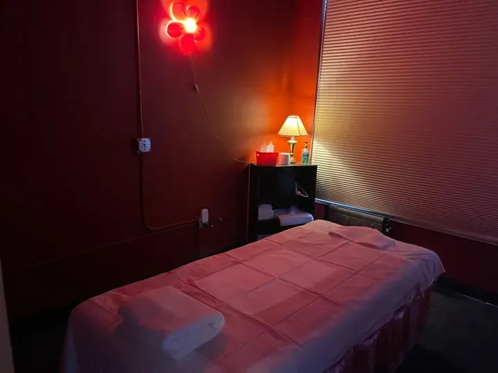 https://cdn.salonspotlight.com/photos/0ZEvN6i9rvN9umPYVX66/8c617158-7cfb-46ff-8ce8-bff2cbc21599_720x720