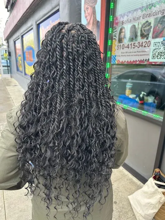 https://cdn.salonspotlight.com/photos/0ZPaIeokZ9VLjpLVdtkM/bb9dbc59-ef82-4de1-90e0-2cb6bd998d26_720x720