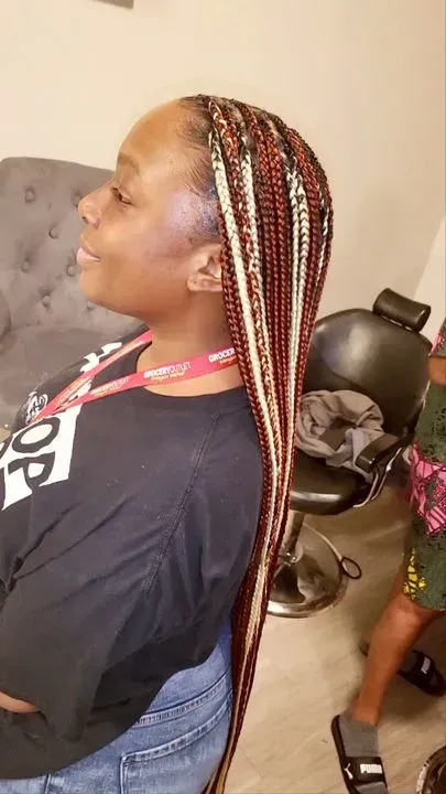 https://cdn.salonspotlight.com/photos/0c4Ev1zMJZ5C9IMtqj20/d756e173-c30a-4ce2-979d-7d70b2df2ed7_720x720