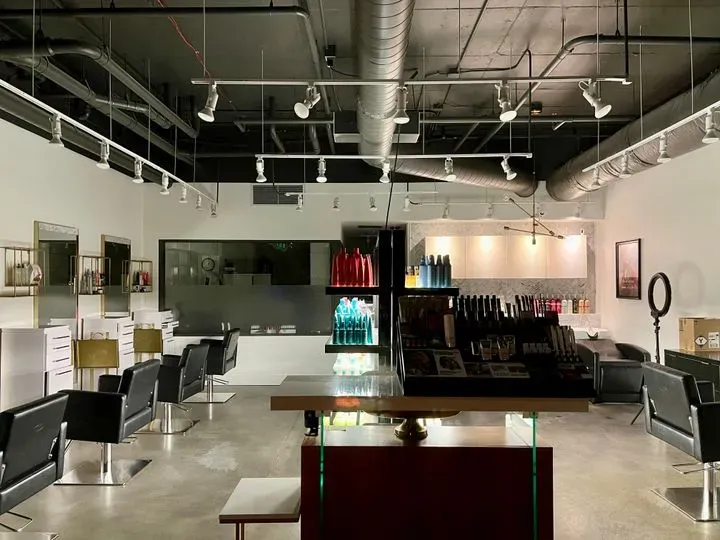 https://cdn.salonspotlight.com/photos/0dTp4ep4MPwsiDtVXbmo/c43d8013-aa18-4068-ac97-f5302dd45809_720x720