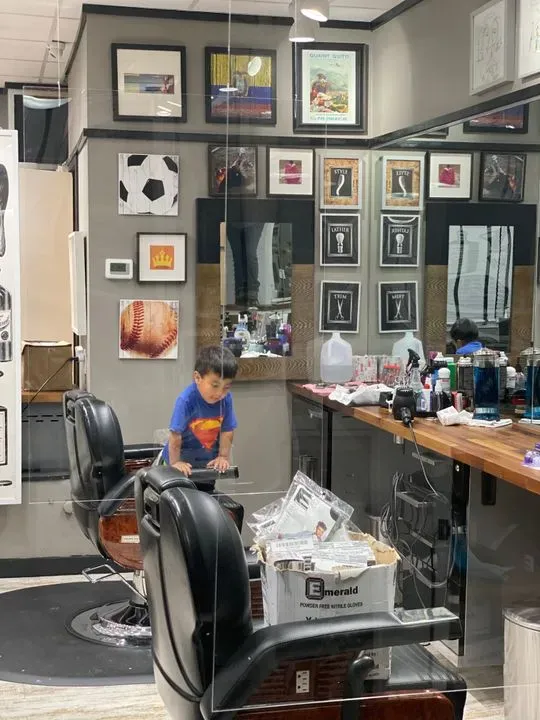 https://cdn.salonspotlight.com/photos/0dYtgtcVef7NPRzzfixE/960122ff-3c0a-4977-be36-8ce8ae912673_720x720