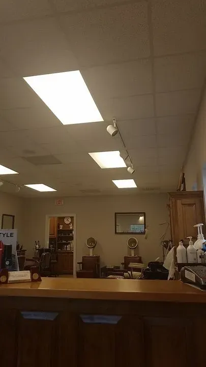 https://cdn.salonspotlight.com/photos/0eHHY7VjZn9UkODbJplA/e2f6c813-445c-4db2-b166-a7cce4d19679_720x720