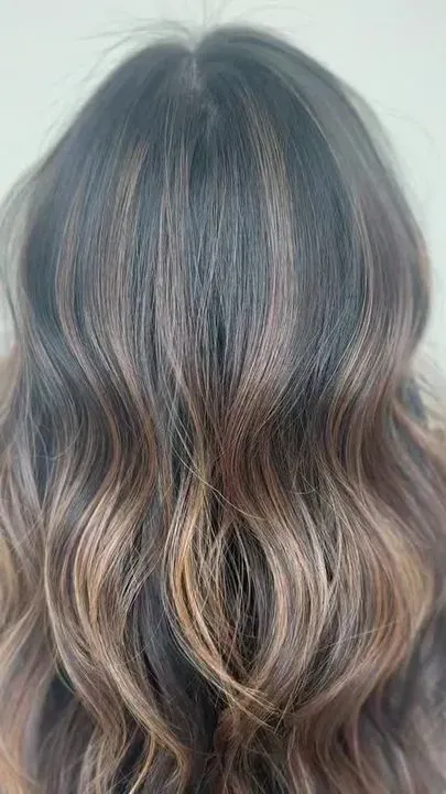 https://cdn.salonspotlight.com/photos/0fb9k31HV2pP9iz7pkBK/16f2ce21-706b-4634-a80b-4f20c4973d70_720x720