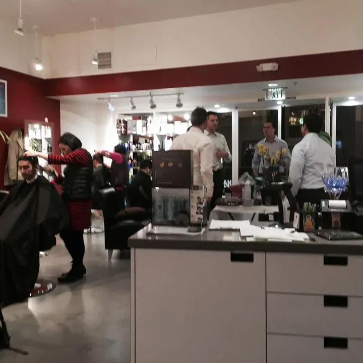 https://cdn.salonspotlight.com/photos/0fhZaPuWUrepjZO6WFJl/024baca6-66b1-42c2-80b6-4852e9a80220_720x720