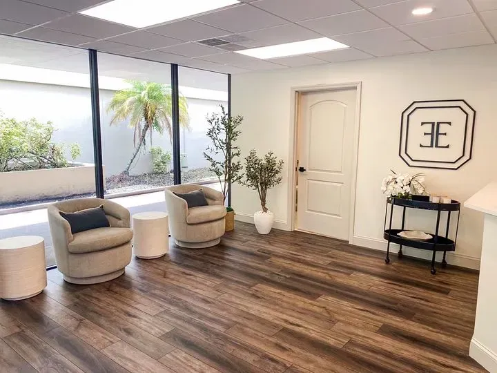 https://cdn.salonspotlight.com/photos/0fnXiw0X2e1ZRSR1ml7F/81f6630c-ae6f-4067-953d-8d87787570fd_720x720